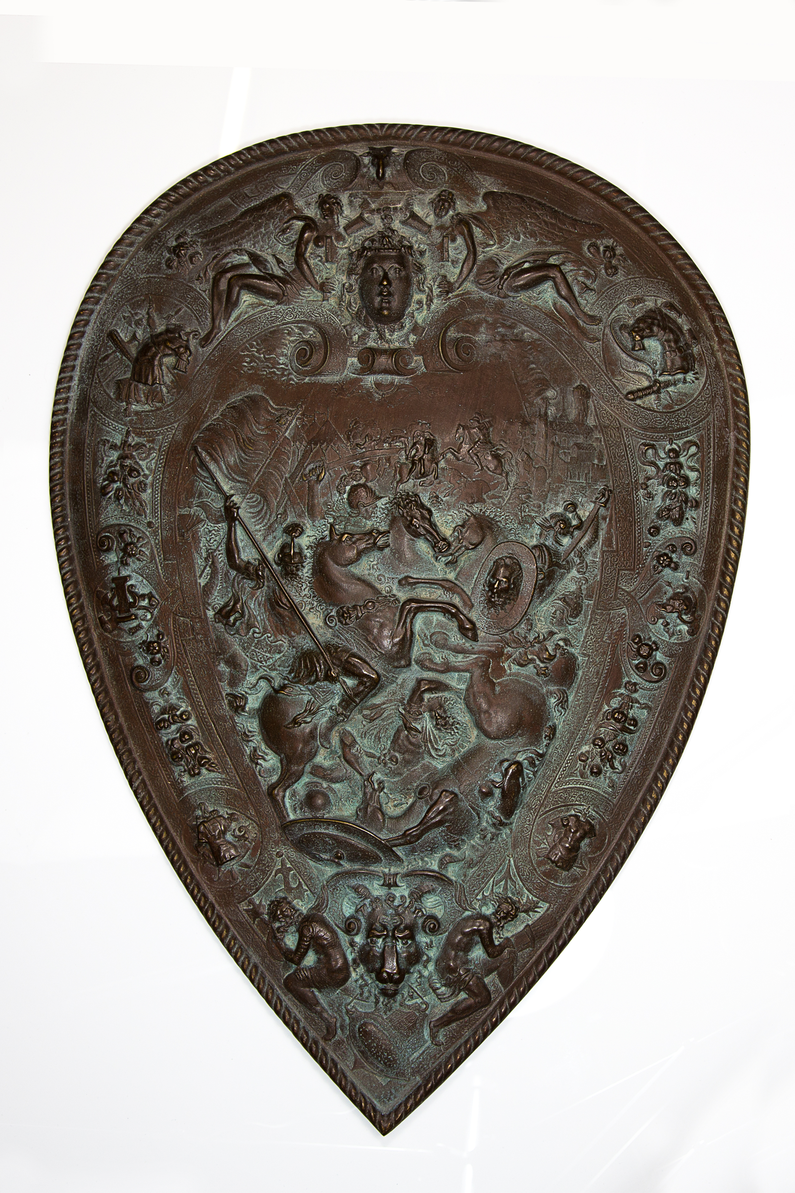 Wandteller "Herzförmiges Schild", Bronze